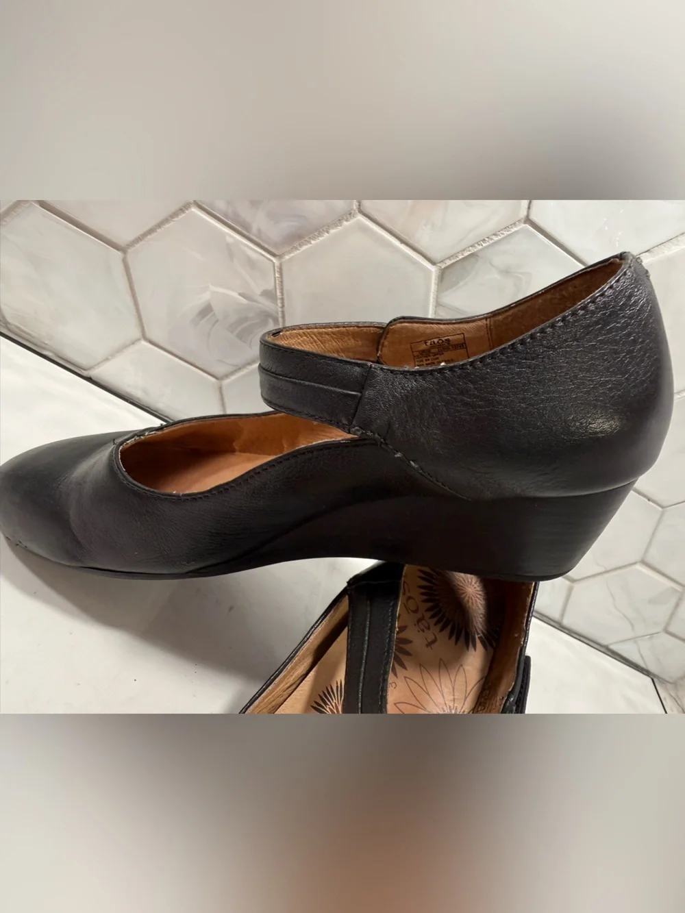 Taos Urge Black Leather Mary Jane Wedge Heel Shoes Size 8 Ankle Strap